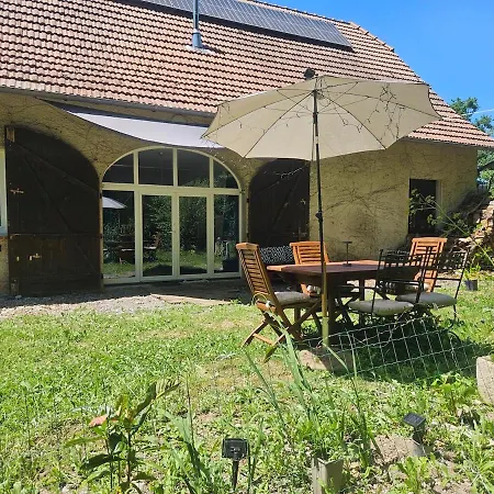 Beautiful With Private Garden