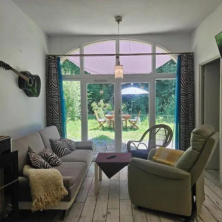 Beautiful With Private Garden Buros