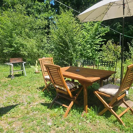 Beautiful With Private Garden 公寓 Buros
